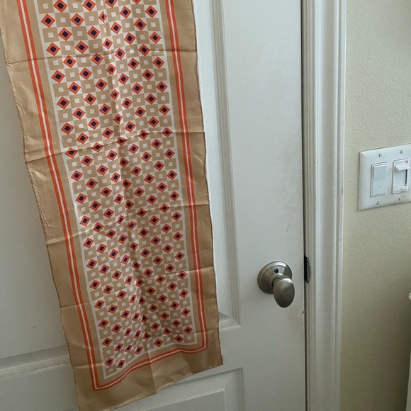 VINTAGE SILK SCARF - Picture 3 of 4